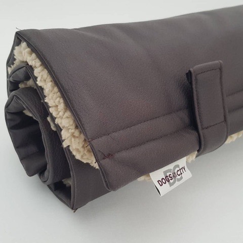 Saddle Teddy reisematte i fuskepels fra DOGS in the CITY